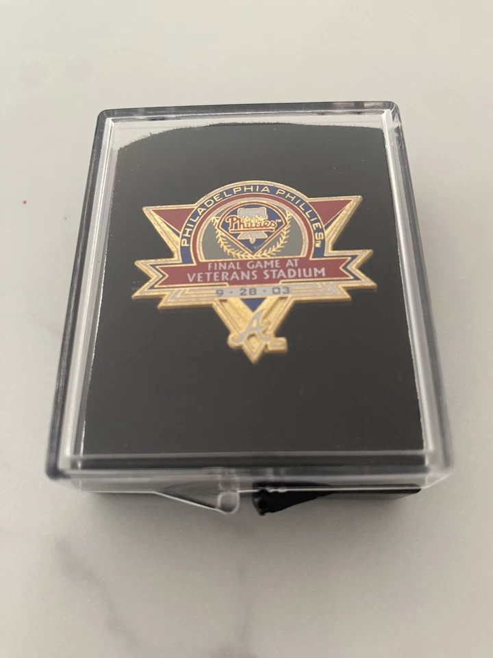 Philadelphia Phillies 2003 Final Game at Veterans Stadium Lapel Pin NEW MLB - Image 1 of 1