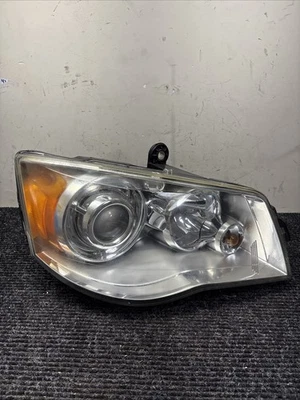 Faro xenón lado derecho pasajero Chrysler Town & Country 2008-2016 OEM *LEER Foto 1 de 4