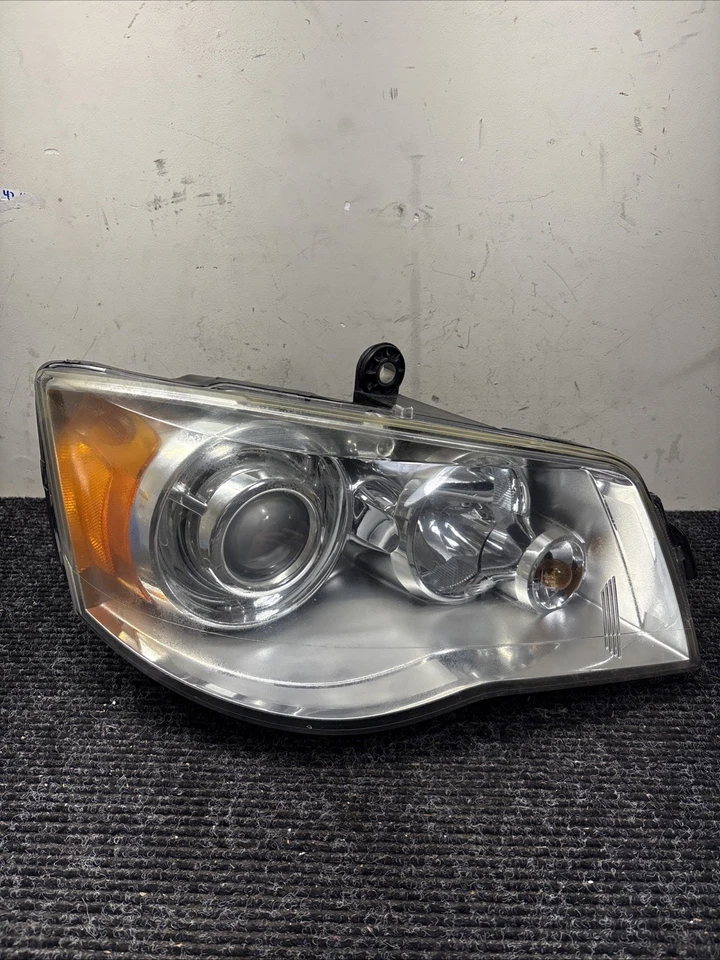 Faro xenón lado derecho pasajero Chrysler Town & Country 2008-2016 OEM *LEER Foto 1 de 4