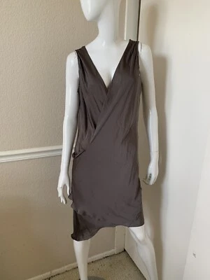 Vestido ETICHETTA TOSCANA Italia Taupe Oscuro Satinado Drapeado Delantero/Espalda Sin Mangas 4 Foto 1 de 4