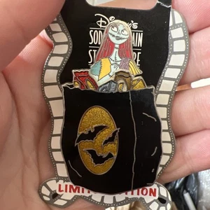 DSF/DSSH NIGHTMARE BEFORE CHRISTMAS TRICK OR TREAT BAG SALLY LE 300 PIN - Picture 1 of 1