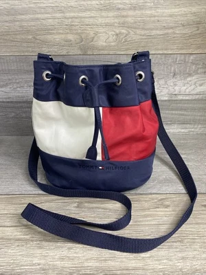 De Colección Tommy Hilfiger Bolso Cubo de Nylon Bandolera Bandera Colores Cordón Foto 1 de 4