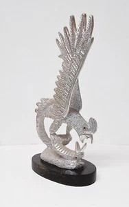 Gefertigte Metallskulptur eines Raubvogels auf Holzsockel - Vintage - einzigartig - Bild 1 von 11