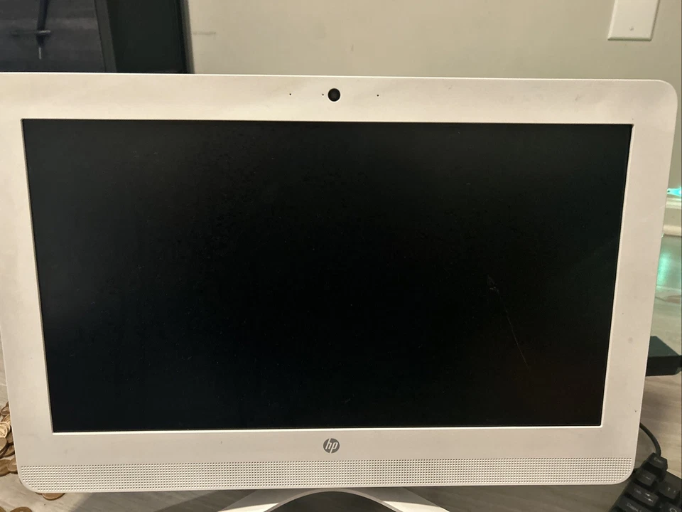 Escritorio HP Pavilion Gaming TG01-2010 (256GB SSD, AMD Ryzen 3 5300G, 4 GHz, 8GB) Foto 1 de 1