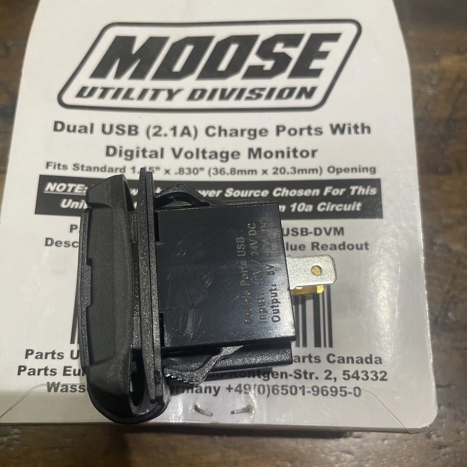 Puerto de carga USB doble Moose con monitor de voltaje digital #(2212-0723) Foto 1 de 1