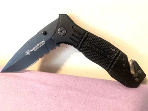Smith & Wesson Extreme Ops SWFR2S Black Combo Blade Folding Pocket Knife - Great - Picture 1 of 9