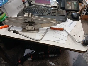 Porsche Emergency Jack with lowering handle 944 used - Picture 1 of 8