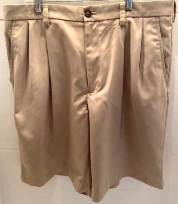 Pantalones cortos caqui plisados delanteros Izod para hombre talla 34 Foto 1 de 4