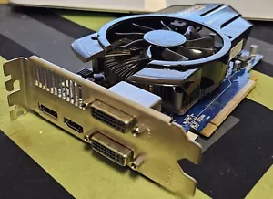 Sapphire ATI Radeon HD6770 1Gb GDDR 5 Vapor-X Cooling #593+ - Picture 1 of 3