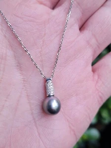 Halskette aus 18kt Weißgold mit 9mm grauer Zuchtperle und 0,20ct Diamanten - Bild 1 von 7