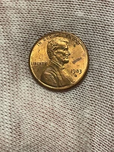 1983 "D" LINCOLN PENNY ERROR!! REPUNCHED MINT MARK!!! NICE AU/UNC COIN!!! - Picture 1 of 3