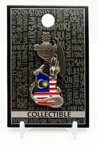 Pin de guitarra Hard Rock Café Puteri Harbour 3D Dragon Flag Series - Imagen 1 de 2