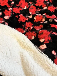 Neu! Victoria's Secret Sherpa-Kuscheldecke Blumenmuster rot schwarz Plüsch Wert 68 $ - Bild 1 von 2