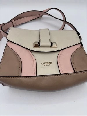 Bolso Bandolera Mujer Guess 1981 Vintage Rosa Beige Blanco Imitación Cuero Foto 1 de 4