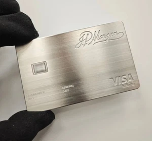 Tarjeta J.P.M Metal Platino con Diseño de Chip Tamaño Estándar - Diseño Novedad 2025. - Imagen 1 de 2