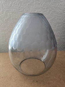 Pantalla de luz de vidrio texturizado estilo vintage - patrón de panal forma de campana 9" - Imagen 1 de 6