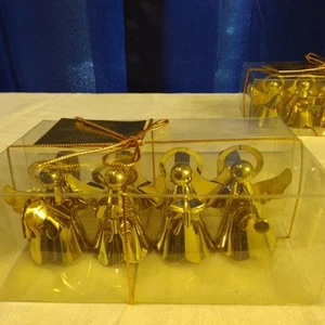 Nuovo con scatola 2 set di 4 anelli tovaglioli angolari che tengono strumenti e candela libro 2,2"T oro - Foto 1 di 17