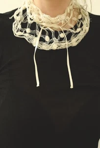 Halstuch PRADA S/S 2016 Pom-Pom Rosette Mesh Spitze Schal Kopftuch Seide 50x32cm - Bild 1 von 11