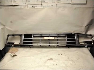 84 85 86 TOYOTA PICKUP Grille - Image 1 of 3