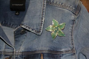 Vintage Liz Claiborne Poinsettia Leaf Flower Enamel Pin. Timeless - Picture 1 of 11