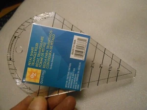 EZ Quilting Petal Shape Triangle Ruler Template New in Package - Picture 1 of 5