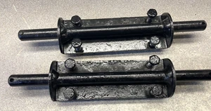 SOPORTES DE MONTAJE DE RUEDA DELANTERA ARCTIC CAT KITTY CAT 1972-1999 CON PERNOS OEM VINTAGE - Imagen 1 de 7