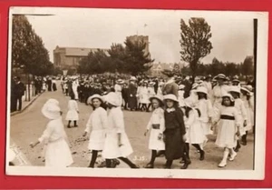 CHESHIRE  PORT SUNLIGHT RELIGIOUS PROCESSION. Nr NEW FERRY G DAVIES RP pu  1915 - Picture 1 of 1