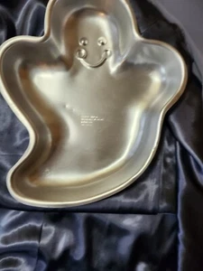 Wilton 1991 Happy Halloween Ghost Cake Pan Mold 2105-9427 Vintage, Never Used - Picture 1 of 9