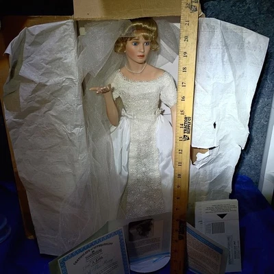 Ashton Drake Galerías Con Este Anillo Novia Muñeca Porcelana Foto 1 de 4