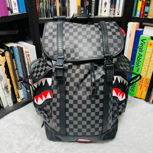MOCHILA/BOLSA LIBRO SPRAYGROUND HENNY AIRE AL TRONO MONTE CARLO - Imagen 1 de 9
