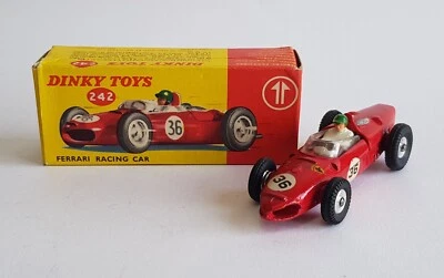 Juguetes Dinky raros No. Coche de carreras Ferrari 242 excelente estado como nuevo Foto 1 de 4