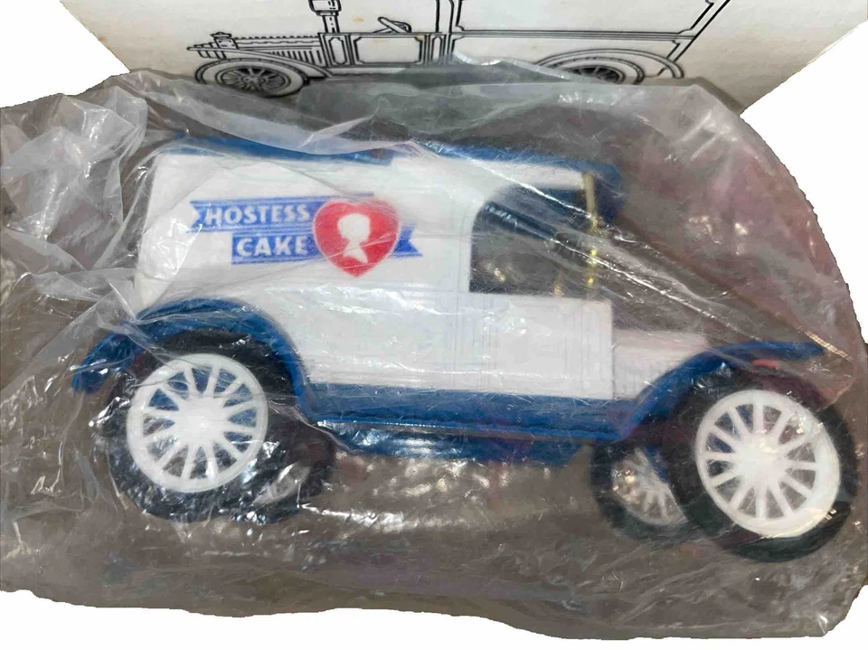 Banca Die Cast Metal Modello "T" Ertl 1917 Hostess Cake 1/25 - Immagine 1 di 3