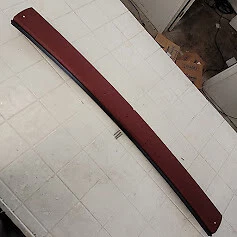 Ford Mustang 1986 parabrisas tapa central superior borgoña OEM pieza de repuesto Foto 1 de 3