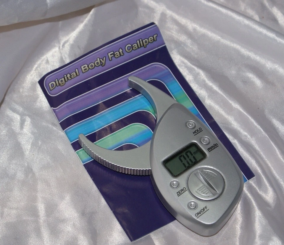 Plicometro digitale a pinza con manule incluso misura massa grassa e magra  - Immagine 1 di 1