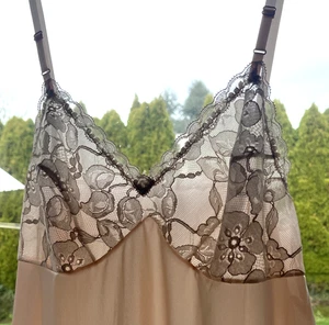 De colección Vanity Fair Nylon Slip Rosa Pálido con Busto/Adorno/Dobladillo de Encaje Satinado Sedoso 38/M - Imagen 1 de 6