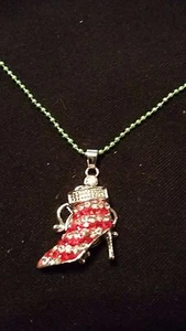 Zapato de Navidad a presión, colgante plateado y cadena verde de 24 pulgadas - ¡NUEVO! - Imagen 1 de 5