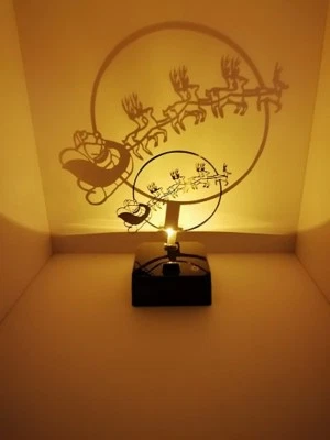 LED Tischleuchte Shadow Weihnachten Lampe Nikolaus Projektion Schatten kabellos  - Bild 1 von 3