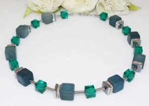 pompös Halskette Würfel Polaris Petrol Glas Perlen facettiert Emerald grün 218. - Picture 1 of 10