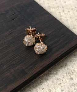 Pendientes enchapados en oro 14K con tachuelas en forma de corazón para mujer regalo de circonio cúbico transparente - Imagen 1 de 4