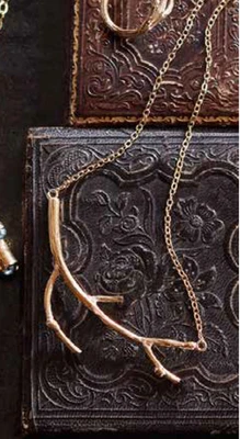 Collar Ramita Moderno - Colgante Corto de Latón - Ajustable 16-17" - Precio de venta sugerido por el fabricante $55 Foto 1 de 3