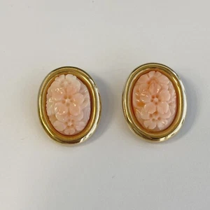 VINTAGE 14K YELLOW GOLD CARVED FLOWERS CORAL OVAL CLIP ON EARRINGS - Picture 1 of 9