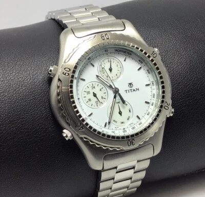 Reloj cronógrafo Titan para mujer - 10ATM Foto 1 de 4