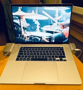 apple macbook pro 16 pollici modello 2021 2,4 GHz 8-core intel i9 32 GB RAM 2 TB SSD - Foto 1 di 24