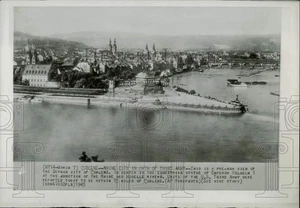 Pressefoto 1945 Eine Vorkriegsansicht der Stadt Koblenz in Deutschland - LRA10040 - Bild 1 von 2