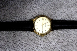 Bulova Damenuhr Quarz mit Boeing Aufschrift - Bild 1 von 3