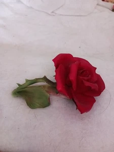 VINTAGE CAPODIMONTE PORCELLANE ROTE ROSE AUF DORNIGEM STIEL - MADE IN ITALY - Bild 1 von 24