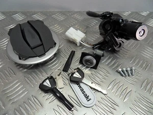 Kawasaki Z650 original juego de bloqueo completo con 2 llaves 2020 a 2022 - Imagen 1 de 11