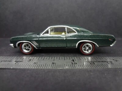 Johnny Lightning 1967 Buick GS 400 verde green - Loose 1:64 - Image 1 of 4