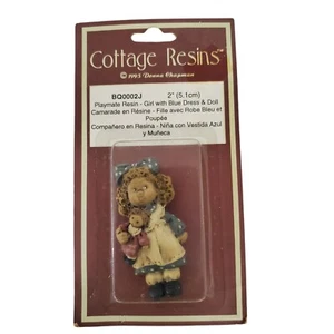 Resin Cottage Figur Donna Chapman - Mädchen mit blauem Kleid & Puppe 1995 Vintage - Bild 1 von 2