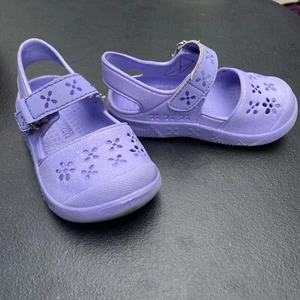 Sandalias Purple The Childrens Place niñas 5 con correa de goma Mary Janes zapatos de agua - Imagen 1 de 4